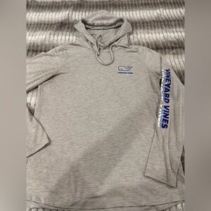 Vineyard Vines long sleeve hoodie tee
Size Medium